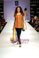 Model walks the ramp for Rehane Show at Lakme Winter fashion week day 4 on 20th Sept 2010 (41).JPG